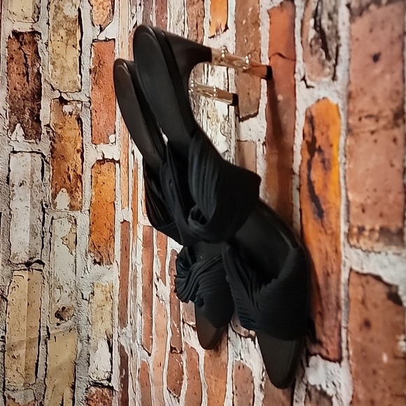 Gucci  Silk Ribbon Slip On Heels Size 7B - Picture 3 of 12